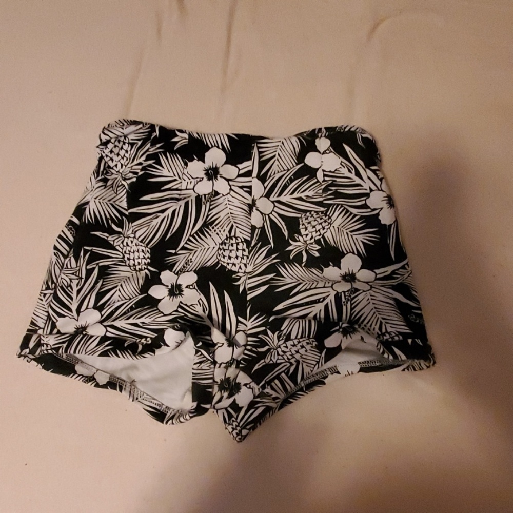 Stretchy dressy hot pants shorts